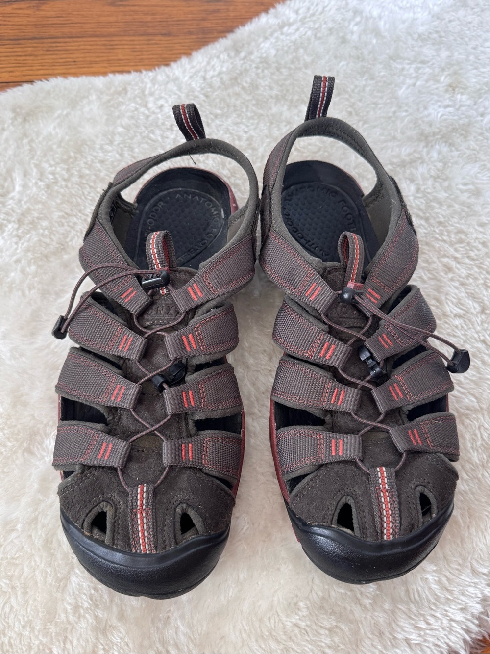 Keen Clearwater CNX  Water Outdoor Hiking Sandals Brown/Red Closed-Toe 9.5